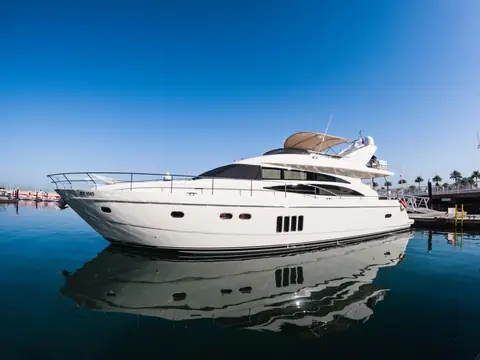 Explorer 82 ft yacht rental in Dubai — 82 ft, up to 30 guests