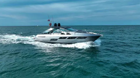 Аренда яхты Sunseeker 60 ft в Дубае — 60 фт, до 12 чел.